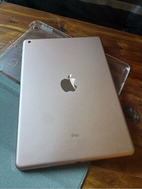 Apple iPad - Rose Gold 6th generation